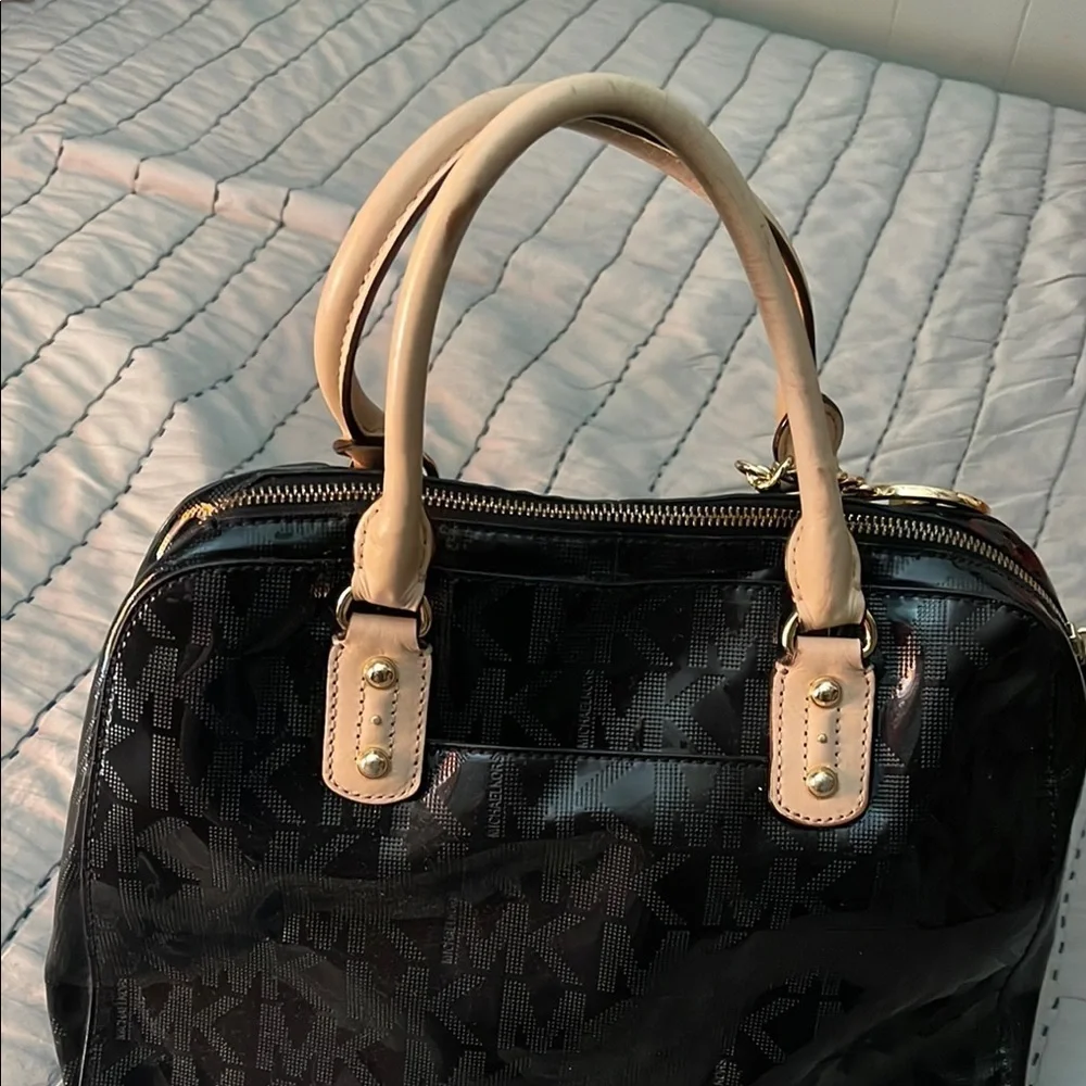 Michael Kors Black and Cream‎ Women's Bag